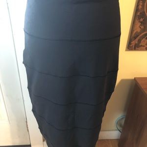 Like new Lululemon pencil skirt - size 6